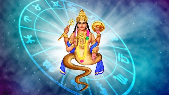 அந்த வகையில் கடந்த 2023 ஆம் ஆண்டு அக்டோபர் மாத இறுதியில் ராகு பகவான் மீன ராசியில் தனது பயணத்தை தொடங்கினார். இந்த 2025 ஆம் ஆண்டு தனது இடத்தை மாற்றுகிறார். இந்நிலையில் மீன ராசியில் பயணம் செய்து வரும் ராகு பகவானோடு ஜனவரி 28ஆம் தேதி அன்று சுக்கிரன் இணைந்தார்.&nbsp;