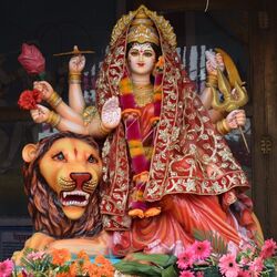 <p>இந்து காலண்டர் படி, 2025 ஆம் ஆண்டு சைத்ரா நவராத்திரி மார்ச் 30 ஆம் தேதி தொடங்கி ஏப்ரல் 6ஆம் தேதி வரை 8 நாட்கள் கொண்டாடப்படுகிறது. இந்த ஆண்டு நவராத்திரி ஞாயிற்றுக்கிழமை தொடங்குவதால், தேவியின் வாகனம் யானை. சைத்ரா நவராத்திரியின் முதல் நாள் இந்து புத்தாண்டு தொடங்குகிறது. சைத்ரா நவராத்திரியில், தேவி துர்க்கையின் ஒன்பது அவதாரங்கள் வழிபடப்படுகின்றன. </p>