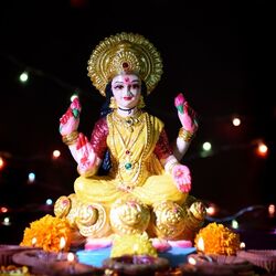 <p>வேத ஜோதிடத்தின்படி, கிரகங்களின் ஆட்சியாளரான செவ்வாய் தற்போது மிதுன ராசியில் இருக்கிறார். ஆனால், ஜோதிடக் கணக்குப்படி, ஏப்ரல் 3 ஆம் தேதி, செவ்வாய் தனது ராசியை மாற்றி கடகத்தில் நுழைகிறார். ஜூன் மாதம் வரை செவ்வாய் கடகத்தில் இருக்கும், இந்த காலகட்டத்தில் அது வெவ்வேறு கிரகங்களுடன் இணைந்து இருக்கும்.</p>