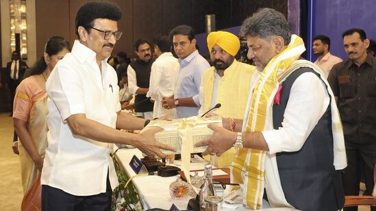 தொகுதி மறுசீரமைப்பு விவகாரம் வடக்கு மற்றும் தெற்கு இடையேயான போராட்டம் அல்ல; சமமான மாநிலங்களின் ஒன்றியமாக இந்தியாவின் பார்வையை மீட்கும் போராட்டம் என கர்நாடக துணை முதலமைச்சர் டி.கே.சிவக்குமார் தெரிவித்து உள்ளார். 