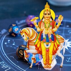 <p>Sukran Transit: ஜோதிடத்தில், சுக்கிர பகவான் மகிழ்ச்சி மற்றும் வசதி, செல்வம் மற்றும் சொத்துக்கள் ஆகியவற்றின் காரணகர்த்தாவாக கருதப்படுகிறார். சுக்கிர பகவானின் இயக்கம் அல்லது ராசியில் ஏற்படும் மாற்றம் மேஷம் முதல் மீனம் வரை அனைத்து ராசிகளிலும் தாக்கத்தை உண்டு செய்கிறது. பின்நோக்கு நகர்வின் பாதையில் சுக்கிர பகவான் செல்வார். அதாவது சுக்கிர பகவான் பின்னோக்கி நகர்கிறார். விரைவில் சுக்கிர பகவான் நேரடியாக நகரத்தொடங்கும்.</p>