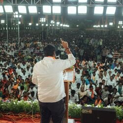 <p>திருச்சியில் நடந்த பாஜக கண்டன பொதுக்கூட்டத்தில், தொண்டர்களுக்கு மத்தியில் பேசிய மாநில தலைவர் அண்ணாமலை.</p>