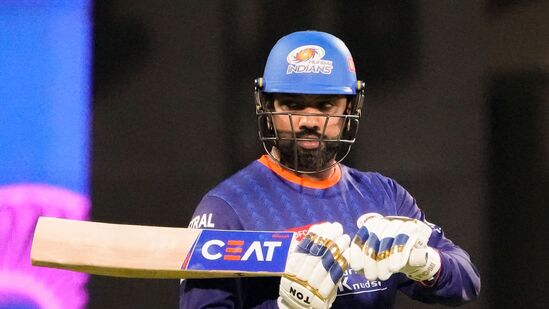 ரோஹித் சர்மா ஒரு வண்ணமயமான ஐபிஎல் வாழ்க்கையைக் கொண்டிருந்தாலும், அவரது பெயரில் பல சாதனைகள் உள்ளன, இந்த மோசமான சாதனை அவருக்கு மோசமானதாகவே இருக்கும். இந்த சாதனையை ரோஹித் மறக்க விரும்பினாலும், அதை ஐபிஎல் வரலாற்றில் இருந்து முற்றிலுமாக அழிக்க முடியாது. ரோஹித் சர்மா ஒரு வண்ணமயமான ஐபிஎல் வாழ்க்கையைக் கொண்டிருந்தாலும், அவரது பெயரில் பல சாதனைகள் உள்ளன, இந்த மோசமான சாதனை அவருக்கு மோசமானதாகவே இருக்கும். இந்த சாதனையை ரோஹித் மறக்க விரும்பினாலும், அதை ஐபிஎல் வரலாற்றில் இருந்து முற்றிலுமாக அழிக்க முடியாது.