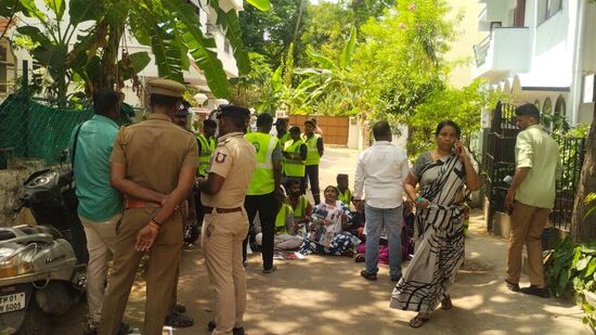இந்த சம்பவம் தொடர்பாக பாஜக தலைவர் அண்ணாமலை தன்னுடைய எக்ஸ் தள பக்கத்தில் கடும் கண்டனத்தை பதிவு செய்துள்ளார்.