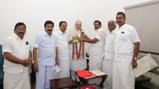 ‘2 மணி நேரம்.. குழுவாக.. தனியாக..’ அமித்ஷா உடன் எடப்பாடி பழனிசாமி சந்திப்பில் நடந்தது என்ன? ‘2 மணி நேரம்.. குழுவாக.. தனியாக..’ அமித்ஷா உடன் எடப்பாடி பழனிசாமி சந்திப்பில் நடந்தது என்ன?