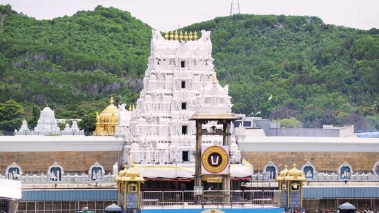 ஆந்திராவின் திருப்பதி மாவட்டத்தில் உள்ள திருமலை - ஏழுமலையான் கோயிலை நிர்வகிக்கும் திருமலை திருப்பதி தேவஸ்தானத்தின் (டி.டி.டி) அறக்கட்டளை வாரியம், 2025-26 ஆம் ஆண்டிற்கான வருடாந்திர பட்ஜெட்டுக்கு ரூ.5,258.68 கோடி என ஒப்புதல் அளித்துள்ளது என்று வாரியத் தலைவர் பி.ஆர்.நாயுடு மார்ச் 24ஆம் தேதியன்று தெரிவித்தார்.