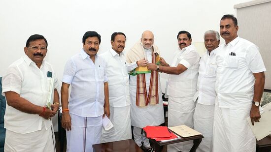 அமித்ஷாவை சந்தித்தது ஏன்?.. பாஜக - அதிமுக கூட்டணி பற்றி பேச்சா?.. டெல்லியில் ஈபிஎஸ் அளித்த பேட்டி! அமித்ஷாவை சந்தித்தது ஏன்?.. பாஜக - அதிமுக கூட்டணி பற்றி பேச்சா?.. டெல்லியில் ஈபிஎஸ் அளித்த பேட்டி!