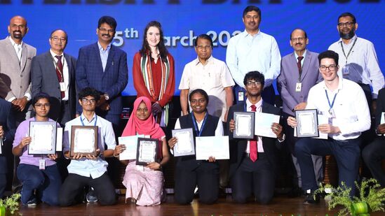 'கல்வியில் பின்தங்கிய நாடுகள் மற்ற எல்லாவற்றிலும் பின்தங்கியிருக்கும்’ -விஐடி நிறுவனர் டாக்டர் ஜி.விஸ்வநாதன் உரை 'கல்வியில் பின்தங்கிய நாடுகள் மற்ற எல்லாவற்றிலும் பின்தங்கியிருக்கும்’ -விஐடி நிறுவனர் டாக்டர் ஜி.விஸ்வநாதன் உரை