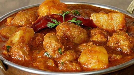 சோயா சங்க்ஸ் கறி : சூடான சப்பாத்திக்கு சுவையான சோயா சங்க்ஸ் கறி; சாப்பிட்டுக்கொண்டே இருக்கத் தூண்டும்! சோயா சங்க்ஸ் கறி : சூடான சப்பாத்திக்கு சுவையான சோயா சங்க்ஸ் கறி; சாப்பிட்டுக்கொண்டே இருக்கத் தூண்டும்!