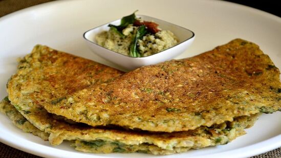 உரப்பு அடை : தஞ்சாவூர் சின்ன வெங்காய உரப்பு அடை எப்படி செய்வது தெரியுமா? சைட் டிஷ் தேவையில்லை! உரப்பு அடை : தஞ்சாவூர் சின்ன வெங்காய உரப்பு அடை எப்படி செய்வது தெரியுமா? சைட் டிஷ் தேவையில்லை!