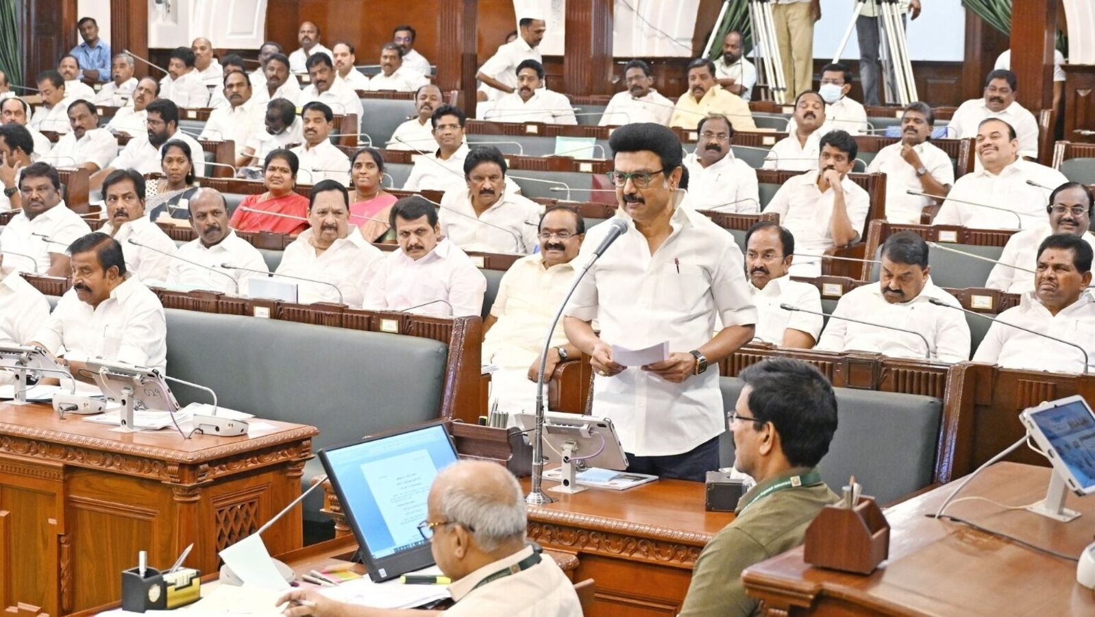 EPS-க்கு நன்றி சொன்ன முதல்வர் ஸ்டாலின்.. சட்டப்பேரவையில் இன்று நடந்த தரமான சம்பவம்!