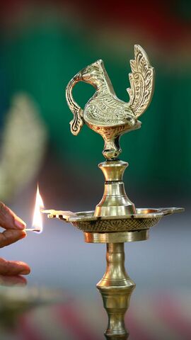பூஜைக்குப் பின் மீதமுள்ள விளக்கு திரிகளை என்ன செய்யலாம்..  இதோ சில எளிய வழிகள்!