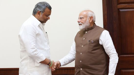 ‘நாய் தொல்லை தாங்கு முடியல..’ பிரதமர் மோடியை சந்தித்து கார்த்தி சிதம்பரம் கோரிக்கை! ‘நாய் தொல்லை தாங்கு முடியல..’ பிரதமர் மோடியை சந்தித்து கார்த்தி சிதம்பரம் கோரிக்கை!