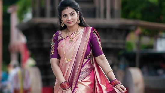 எதுக்கு இவ்வளவு சீன் போடுறீங்கன்னு ஒரு கமெண்ட் வந்திருக்கு. அதை எப்படிப் பார்க்குறீங்க?‘சீன் என்றால் நீங்க எதை சொல்ல வர்றீங்க. சீன் எந்த கேட்டகிரியில் வருது. நான் தட்டுவடை சாப்பிட்டேன் என்றால், சேலம் வர்றதாக நீங்கப் புரிஞ்சுக்கிறீங்க. இதை நான் புரொமோஷனாகப் பார்க்கிறேன். இதை சீனாகப் பார்த்தீர்கள் என்றால் நான் என்ன சொல்றது’.