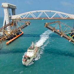 திறப்பு விழாவுக்கு தயாராகும் பாம்பன் புதிய ரயில் பாலம்.. ஆய்வு செய்த அதிகாரிகள்!