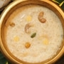 பாயாசம் சமைக்கும்போது ஜவ்வரிசியை எப்படி சேர்க்கலாம்?:இப்போது ஒரு பெரிய கிண்ணத்தை எடுத்து அதில் சமைத்த ஜவ்வரிசியையும் மற்றும் சமைத்த சுண்டலையும் சேர்க்கவும். பின்னர் அதில் 350 மில்லி கொதிக்க வைத்த பாலை ஊற்றவும். தற்போது பாயாசக் கலவை ரெடி.இந்த பாயாசக் கலவையை சிறிது நேரம் அடுப்பில் வைத்து சமைத்தால், அது கொஞ்சம் கெட்டியாகிவிடும். இப்போது நீங்கள் முன்பு தயாரித்து ஒதுக்கி வைத்திருந்த வெல்ல விழுதை பாயாசக் கலவையில் சேர்த்துக்கொள்ளவும்.இப்போது வேறொரு பாத்திரத்தில் நெய்யை சூடாக்கவும். அதனுடன் முந்திரி, கிஸ்மிஸ், ஏலக்காய், தேவையான உலர் பழங்களைச் சேர்த்து சிறிது நேரம் வறுக்கவும்.இதையெல்லாம் ஆறிய பாயாசக் கலவையில் சேர்க்கவும்.தற்போது சுவையான ஆந்திர ஸ்டைல் கொண்டைக்கடலை பாயாசம் தயார். இந்த உகாதி புத்தாண்டு ஒரு புதிய சுவையுடன் தொடங்கட்டும்! <h2>பாயாசம் சமைக்கும்போது ஜவ்வரிசியை எப்படி சேர்க்கலாம்?:</h2><ol><li>இப்போது ஒரு பெரிய கிண்ணத்தை எடுத்து அதில் சமைத்த ஜவ்வரிசியையும் மற்றும் சமைத்த சுண்டலையும் சேர்க்கவும். பின்னர் அதில் 350 மில்லி கொதிக்க வைத்த பாலை ஊற்றவும். தற்போது பாயாசக் கலவை ரெடி.</li><li>இந்த பாயாசக் கலவையை சிறிது நேரம் அடுப்பில் வைத்து சமைத்தால், அது கொஞ்சம் கெட்டியாகிவிடும். இப்போது நீங்கள் முன்பு தயாரித்து ஒதுக்கி வைத்திருந்த வெல்ல விழுதை பாயாசக் கலவையில் சேர்த்துக்கொள்ளவும்.</li><li>இப்போது வேறொரு பாத்திரத்தில் நெய்யை சூடாக்கவும். அதனுடன் முந்திரி, கிஸ்மிஸ், ஏலக்காய், தேவையான உலர் பழங்களைச் சேர்த்து சிறிது நேரம் வறுக்கவும்.</li><li>இதையெல்லாம் ஆறிய பாயாசக் கலவையில் சேர்க்கவும்.</li><li>தற்போது சுவையான ஆந்திர ஸ்டைல் கொண்டைக்கடலை பாயாசம் தயார். இந்த உகாதி புத்தாண்டு ஒரு புதிய சுவையுடன் தொடங்கட்டும்!</li></ol>
