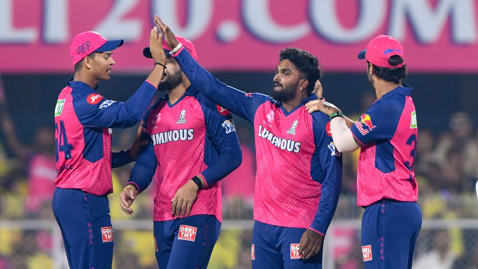 ஐபிஎல் 2025: இரண்டு சூப்பர் கேட்ச்கள்.. சிஎஸ்கேவை வீழ்த்தி முதல் வெற்றியை பெற்ற ராஜஸ்தான் ராயல்ஸ்