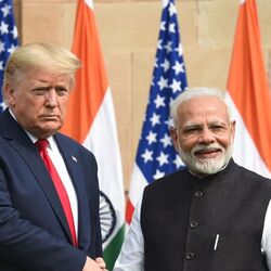 <p>அமெரிக்க உற்பத்தித் துறைக்கு புத்துயிரூட்டுவதற்கும் மற்றும் நியாயமற்றது என்று அவர் தொடர்ந்து விமர்சித்து வந்துள்ள ஒரு உலக வர்த்தக அமைப்புமுறையை சீர்திருத்துவதற்குமான அவரது முன்முயற்சியின் மையமாக இந்த வரிவிதிப்பு அறிவிப்பு உள்ளது.  இந்நிலையில் ஏப்ரல் 2ஆம் தேதி அமெரிக்க அதிபர் டொனால்ட் டிரம்ப்,  பரஸ்பர கட்டணங்களை அமல்படுத்துவது உலகளவில் சந்தை உணர்வுகளை பெரிதும் பாதித்துள்ளது.</p>