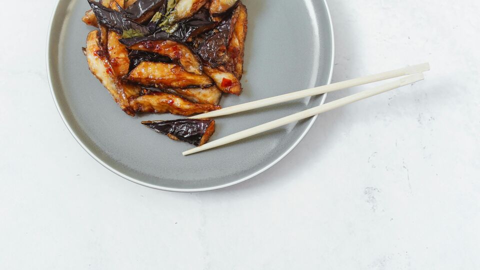 சிக்கன் மட்டன் தேவையில்லை! இனி தந்தூரி செய்ய  கத்தரிக்காய் போதும்! மணம் விரும்பும் சுவையில் கத்தரிக்காய் தந்தூரி ரெசிபி!