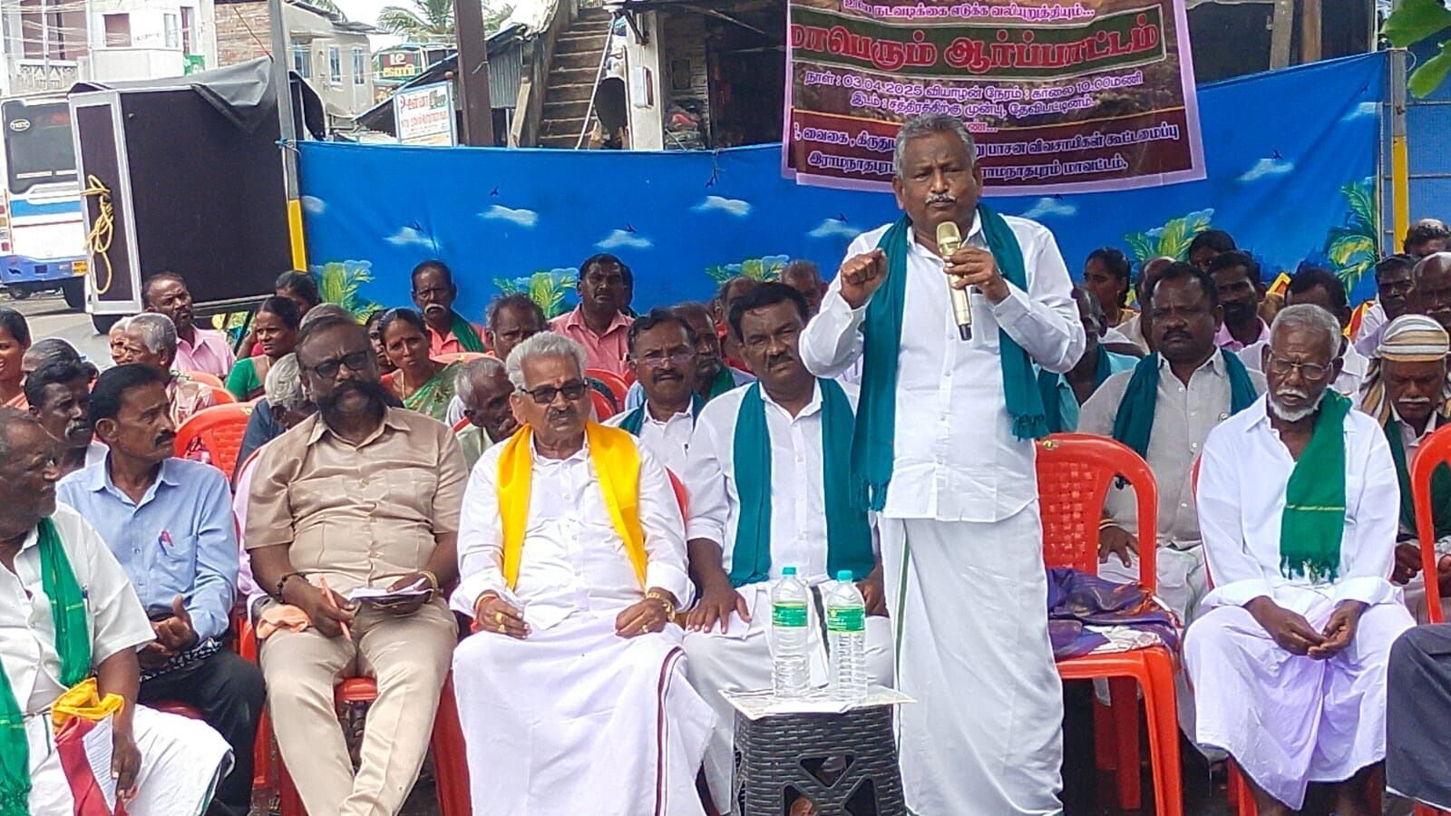 Ramanathapuram: ’கவரிங் நகைகளுக்கு நகைக்கடன்! கூட்டுறவு சங்கத்தில் பலே மோசடி!’ கிளந்து எழுத விவசாயிகள்!