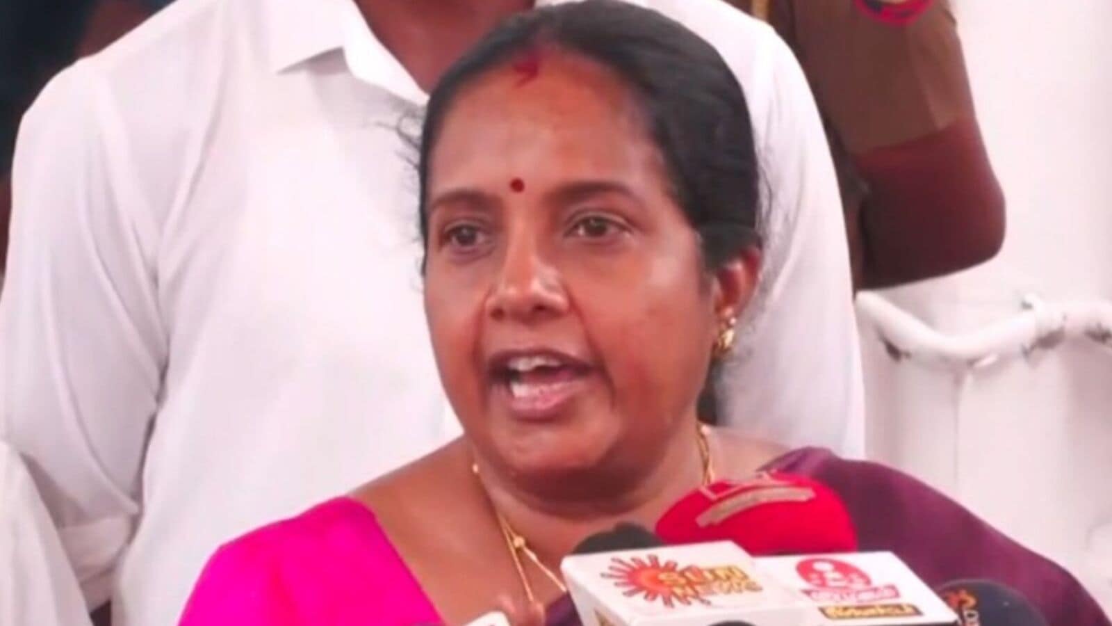 Vanathi Srinivasan: இந்து சமய அறநிலையத்துறை எதற்கு?.. அடுக்கடுக்காக கேள்வி எழுப்பிய வானதி சீனிவாசன்!