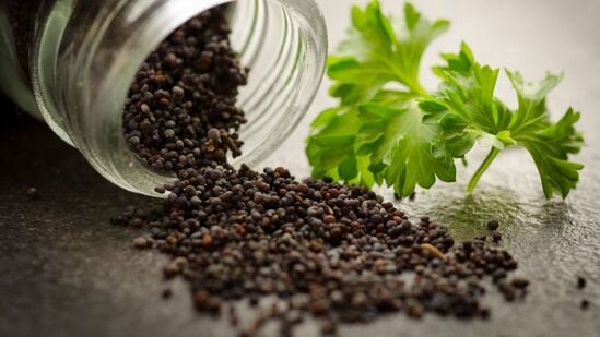 Black Pepper: உடல் எடையை குறைக்குமா கருப்பு மிளகு? பின்வளைவுகள் என்ன? ஆய்வில் தெளிவான விளக்கம்! Black Pepper: உடல் எடையை குறைக்குமா கருப்பு மிளகு? பின்வளைவுகள் என்ன? ஆய்வில் தெளிவான விளக்கம்!