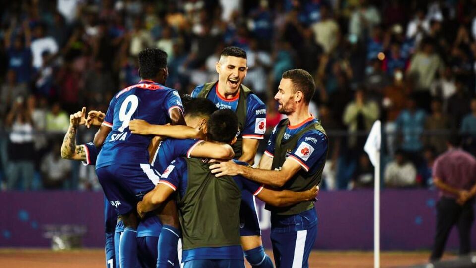 ஐ.எஸ்.எல் கால்பந்து போட்டி: அரையிறுதியின் முதல் லெக்கில் பெங்களூரு அணி 2-0 என்ற கோல் கணக்கில் கோவாவை வீழ்த்தியது