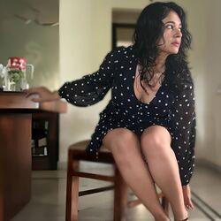 <p>Actress Poonam Bajwa: காலேஜ் படிக்கும் போதே மாடலிங்கில் இருந்து மிஸ் புனே பட்டம் பெற்றவர் நடிகை பூனம் பஜ்வா .</p>