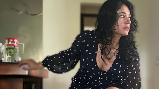 Actress Poonam Bajwa: காலேஜ் படிக்கும் போதே மாடலிங்கில் இருந்து மிஸ் புனே பட்டம் பெற்றவர் நடிகை பூனம் பஜ்வா .