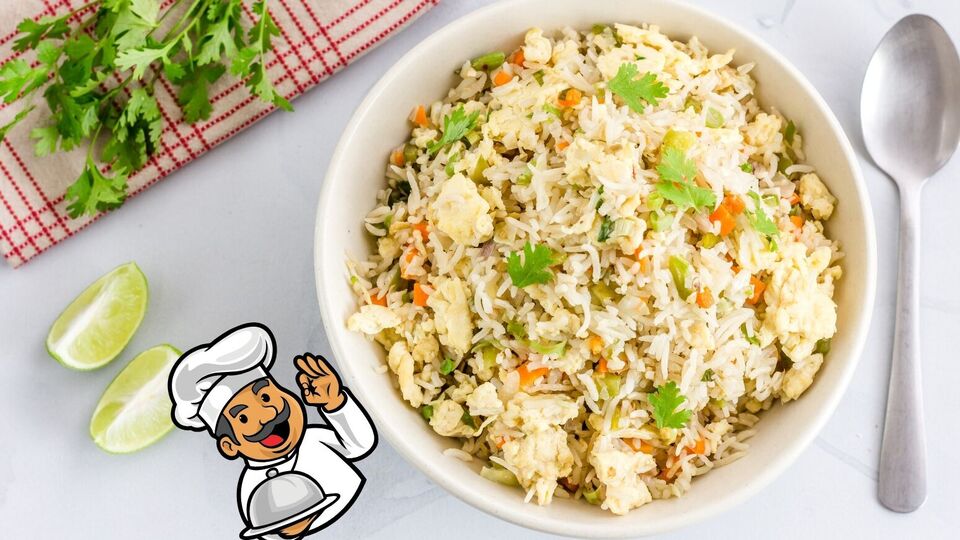 கார்லிக் எக் ஃப்ரைட் ரைஸ் : நைட் வடித்த சாதம் மிச்சமாகிவிட்டதா? அப்படிவே லன்ச் பாக்ஸ ரெசிபியாக்கிவிடலாம்!