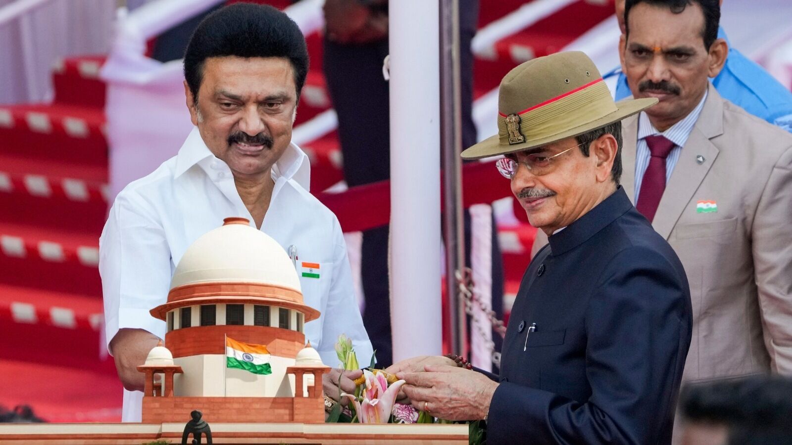 ஆளுநர் ரவிக்கு எதிரான தமிழக அரசு வழக்கு: தீர்ப்பு வழங்கிய உச்சநீதிமன்றம்! தீர்ப்பு விபரம் இதோ!