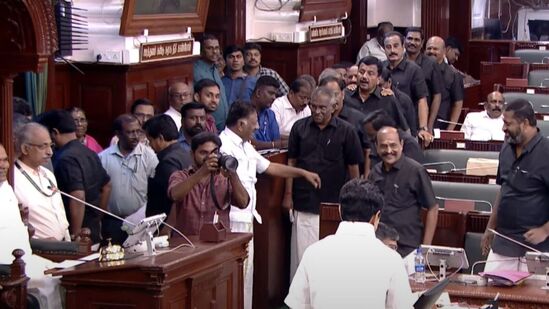 TN Assembly: கருப்பு சட்டையில் ஈபிஎஸ்.. வெள்ளை சட்டையில் ஓபிஎஸ்.. என்ன நடக்கிறது சட்டப்பேரவையில்! TN Assembly: கருப்பு சட்டையில் ஈபிஎஸ்.. வெள்ளை சட்டையில் ஓபிஎஸ்.. என்ன நடக்கிறது சட்டப்பேரவையில்!