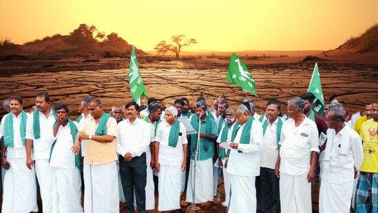 Virudhunagar: நிவாரணம் வேண்டும்.. காப்பீடு கட்டாயம் வேண்டும்’ நரிக்குடியில் திரண்ட விவசாயிகள்! Virudhunagar: நிவாரணம் வேண்டும்.. காப்பீடு கட்டாயம் வேண்டும்’ நரிக்குடியில் திரண்ட விவசாயிகள்!