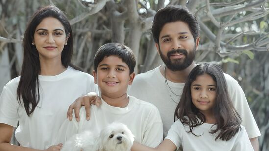 Allu Arjun: குடும்பத்துடன் அமைதியாக பிறந்தநாளைக் கொண்டாடிய ஐகான் ஸ்டார்.. மனைவி வெளியிட்ட போட்டா! Allu Arjun: குடும்பத்துடன் அமைதியாக பிறந்தநாளைக் கொண்டாடிய ஐகான் ஸ்டார்.. மனைவி வெளியிட்ட போட்டா!