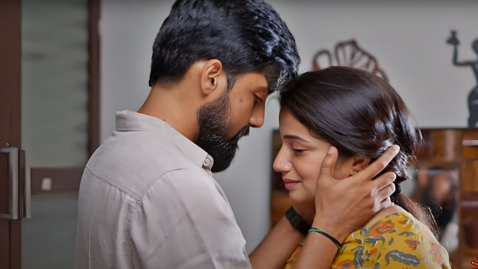 எதிர்நீச்சல் சீரியல் ஏப்ரல் 9 எபிசோட்: ஜனனியின் பொஸசிவ்.. மீண்டும் பற்றிக் கொண்ட காதல்.. எதிர்நீச்சல் சீரியல்