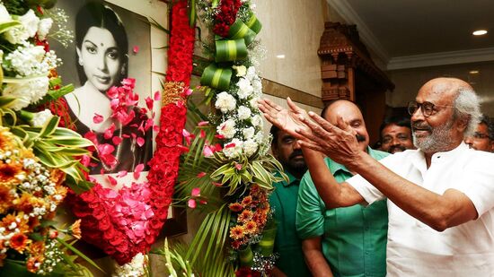 ஜெயலலிதாவுக்கு எதிராக பேசிய ஏன்?.. திடீரென வீடியோ வெளியிட்டு விளக்கம் அளித்த ரஜினிகாந்த்! ஜெயலலிதாவுக்கு எதிராக பேசிய ஏன்?.. திடீரென வீடியோ வெளியிட்டு விளக்கம் அளித்த ரஜினிகாந்த்!