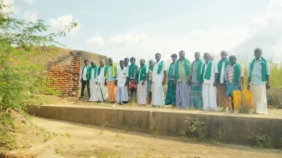 Ramanathapuram: அம்பேலான 5000 ஏக்கர்.. சிதைந்து போன கலுங்கு.. தேடிப் படித்த விவசாயிகள்! Ramanathapuram: அம்பேலான 5000 ஏக்கர்.. சிதைந்து போன கலுங்கு.. தேடிப் படித்த விவசாயிகள்!