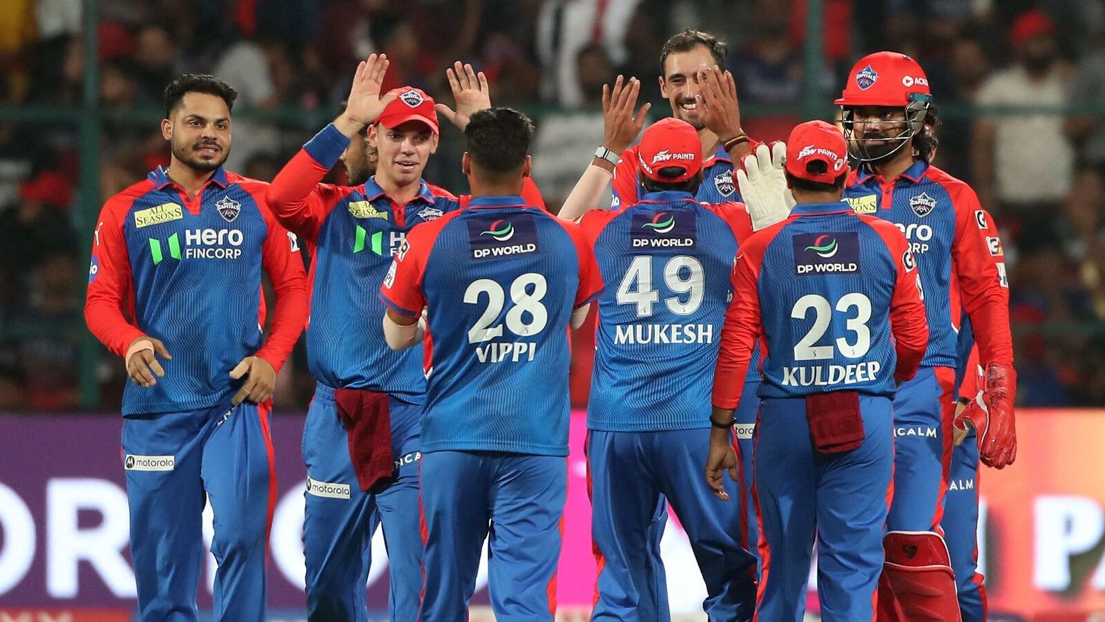 ஐபிஎல் 2025: டெல்லி கேபிடல்ஸ் தரமான பந்துவீச்சு.. திணறிய ஆர்சிபி பேட்ஸ்மேன்கள்.. 163 ரன்கள் சேர்ப்பு