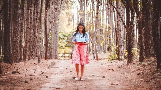 இருப்பினும், உடற்பயிற்சி பயிற்சியாளர் விமல் ராஜ்புத் நடைபயிற்சி 'கொழுப்பை எரிக்க மிகவும் குறைவாக மதிப்பிடப்பட்ட வழி' என்று நம்புகிறார். ஏப்ரல் 4 ஆம் தேதி இன்ஸ்டாகிராமில் பகிரப்பட்ட ஒரு வீடியோவில், ஊட்டச்சத்து நிபுணர், "ஒரு நாளைக்கு 10 ஆயிரம் ஸ்டெப்கள் சுமார் 500 கலோரிகளை எரிக்கக்கூடும், இது வாரத்திற்கு 3,500 கலோரிகள், இது வாரத்திற்கு 1 எல்பி கொழுப்பு" என்று கூறினார். இருப்பினும், உடற்பயிற்சி பயிற்சியாளர் விமல் ராஜ்புத் நடைபயிற்சி 'கொழுப்பை எரிக்க மிகவும் குறைவாக மதிப்பிடப்பட்ட வழி' என்று நம்புகிறார். ஏப்ரல் 4 ஆம் தேதி இன்ஸ்டாகிராமில் பகிரப்பட்ட ஒரு வீடியோவில், ஊட்டச்சத்து நிபுணர், "ஒரு நாளைக்கு 10 ஆயிரம் ஸ்டெப்கள் சுமார் 500 கலோரிகளை எரிக்கக்கூடும், இது வாரத்திற்கு 3,500 கலோரிகள், இது வாரத்திற்கு 1 எல்பி கொழுப்பு" என்று கூறினார்.