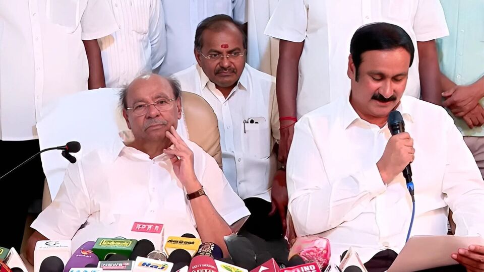 Ramadoss vs Anbumani: பாமக தலைவர் பதவியில் இருந்து அன்புமணி நீக்கம்! இனி நானே தலைவர் என ராமதாஸ் அறிவிப்பு!