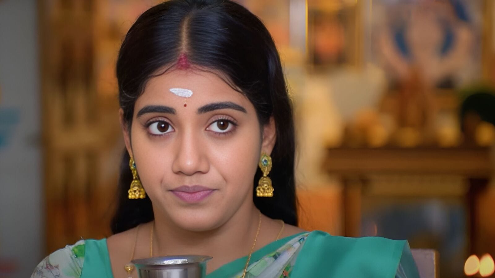 அண்ணா சீரியல் ஏப்ரல் 11 எபிசோட்: மருந்தில் விஷமா? சண்முகத்தால் ஷாக்கான குடும்பம்.. அண்ணா சீரியல்