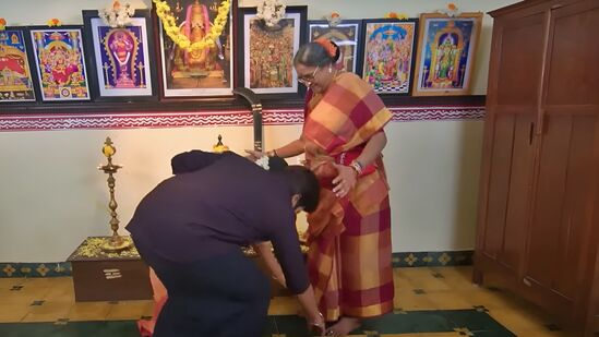 கார்த்திகை தீபம் சீரியல் ஏப்ரல் 11 எபிசோட்: பாட்டி வீட்டிற்கு விருந்துக்கு வரும் கார்த்தி- ரேவதி.. கார்த்திகை தீபம் கார்த்திகை தீபம் சீரியல் ஏப்ரல் 11 எபிசோட்: பாட்டி வீட்டிற்கு விருந்துக்கு வரும் கார்த்தி- ரேவதி.. கார்த்திகை தீபம்