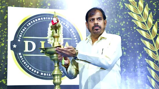 ஏன் பயப்பட வேண்டும்? எல்லாமே பொய்.. ஆர். கே. செல்வமணிக்கு எதிராக கிளம்பிய தயாரிப்பாளர்கள்.. ஏன் பயப்பட வேண்டும்? எல்லாமே பொய்.. ஆர். கே. செல்வமணிக்கு எதிராக கிளம்பிய தயாரிப்பாளர்கள்..