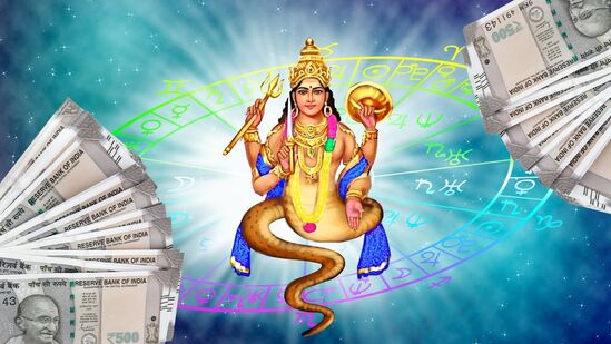 ஜோதிட சாஸ்திரத்தின் படி நவகிரகங்களில் நிழல் கிரகமாக விளங்க கூடியவர் ராகு பகவான். இவர் எப்போதும் பின்னோக்கிய பயணத்தில் இருக்கக்கூடியவர். இவர் ஒரு ராசியில் இருந்து மற்றொரு ராசிக்கு செல்ல 18 மாதங்கள் எடுத்துக் கொள்கிறார். சனி பகவானுக்கு பிறகு மிகவும் மெதுவாக நகரக்கூடிய கிரகமாக ராகு பகவான் விளங்கி வருகின்றார். இவருக்கு என்ன சொந்த ராசி கிடையாது. 
