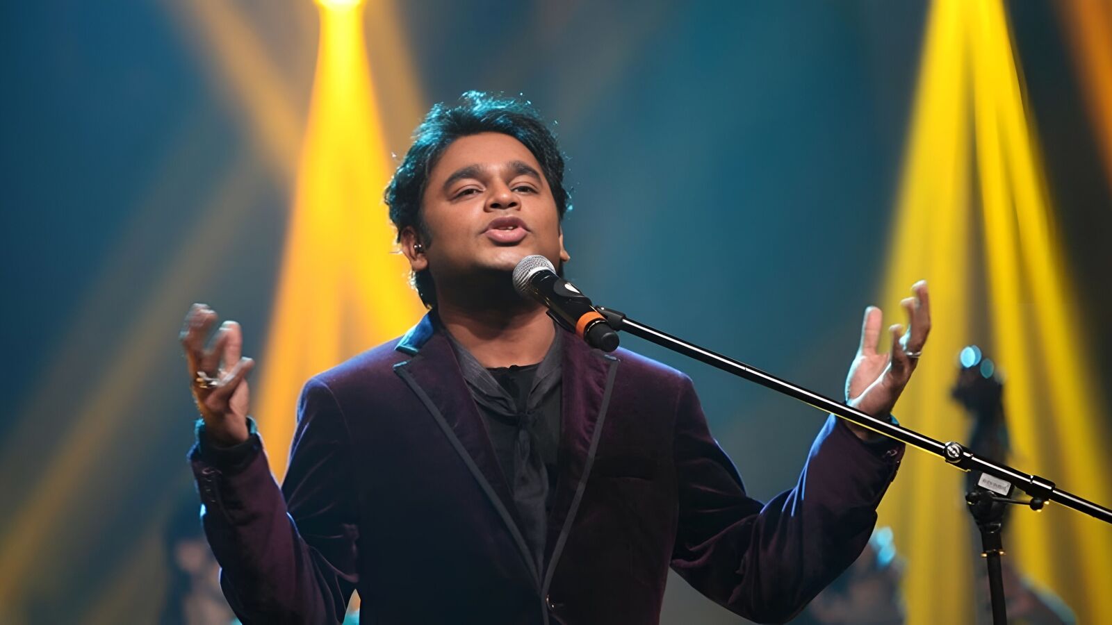 A.R.Rahman: நீயே ஒளி.. தமிழ் மொழிக்கு நினைவுச் சின்னம்.. புத்தாண்டை ஒட்டி ஆசையை சொன்ன ஏ.ஆர்.ரஹ்மான்..