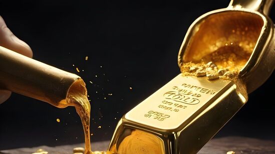 சென்னையில் 22 கேரட் ஆபரணத் தங்கத்தின் விலை இன்று (ஏப்ரல் 14) ஒரு சவரன் ரூ.120 குறைந்து ரூ.70,040 விற்பனை செய்யப்படுகிறது. ஒரு கிராம் தங்கத்தின் விலை கிராமுக்கு ரூ.15 குறைந்து ரூ.8,755-க்கு விற்பனையாகிறது.