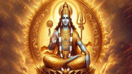 சூரிய பகவான் கிரகங்களின் ராஜாவாக கருதப்படுகிறார். சூரியன் ஒவ்வொரு மாதமும் ஒரு ராசியில் இருந்து மற்றொரு ராசிக்கு நகர்கிறார். இந்த மாற்றத்தின் விளைவு 12 ராசிகளில் வேறுபட்டது.இது சிலருக்கு அதிர்ஷ்டத்தை கொடுக்கும்.