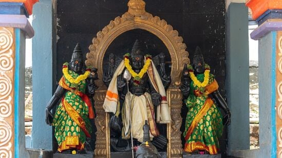 நினைத்ததை நிறைவேற்றும் முருகர் வழிபாடு.. இன்று ஏப்ரல் 15 நல்ல நேரம், ராகு காலம், எமகண்டம் எப்போது?.. விபரம் இதோ! நினைத்ததை நிறைவேற்றும் முருகர் வழிபாடு.. இன்று ஏப்ரல் 15 நல்ல நேரம், ராகு காலம், எமகண்டம் எப்போது?.. விபரம் இதோ!