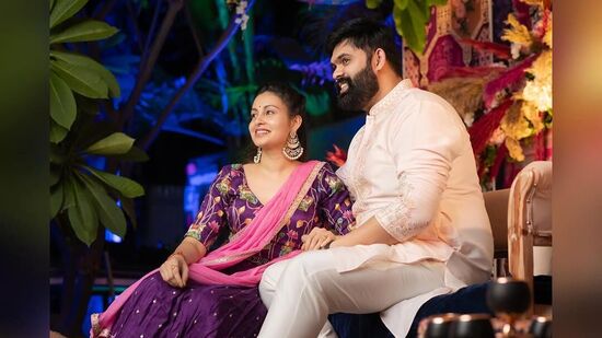 இப்படி சென்று கொண்டிருந்த இழரது வாழ்க்கை, காதல் கிசிகிசுக்களில் சிக்கியது.  இதையடுத்து, பொதுவெளியில் தன் 15 வருட காதலை வெளிப்படுத்தினார்.   