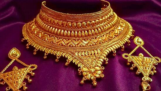 தங்கம் விலை மீண்டும் புதிய உச்சம்.. ஒரு சவரன் இவ்வளவு அதிகமா?.. ஏப்ரல் 16 இன்றைய நிலவரம் இதோ! தங்கம் விலை மீண்டும் புதிய உச்சம்.. ஒரு சவரன் இவ்வளவு அதிகமா?.. ஏப்ரல் 16 இன்றைய நிலவரம் இதோ!